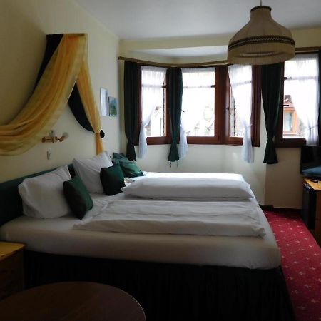 Kranenturm Hotel บาคาราค ภายนอก รูปภาพ