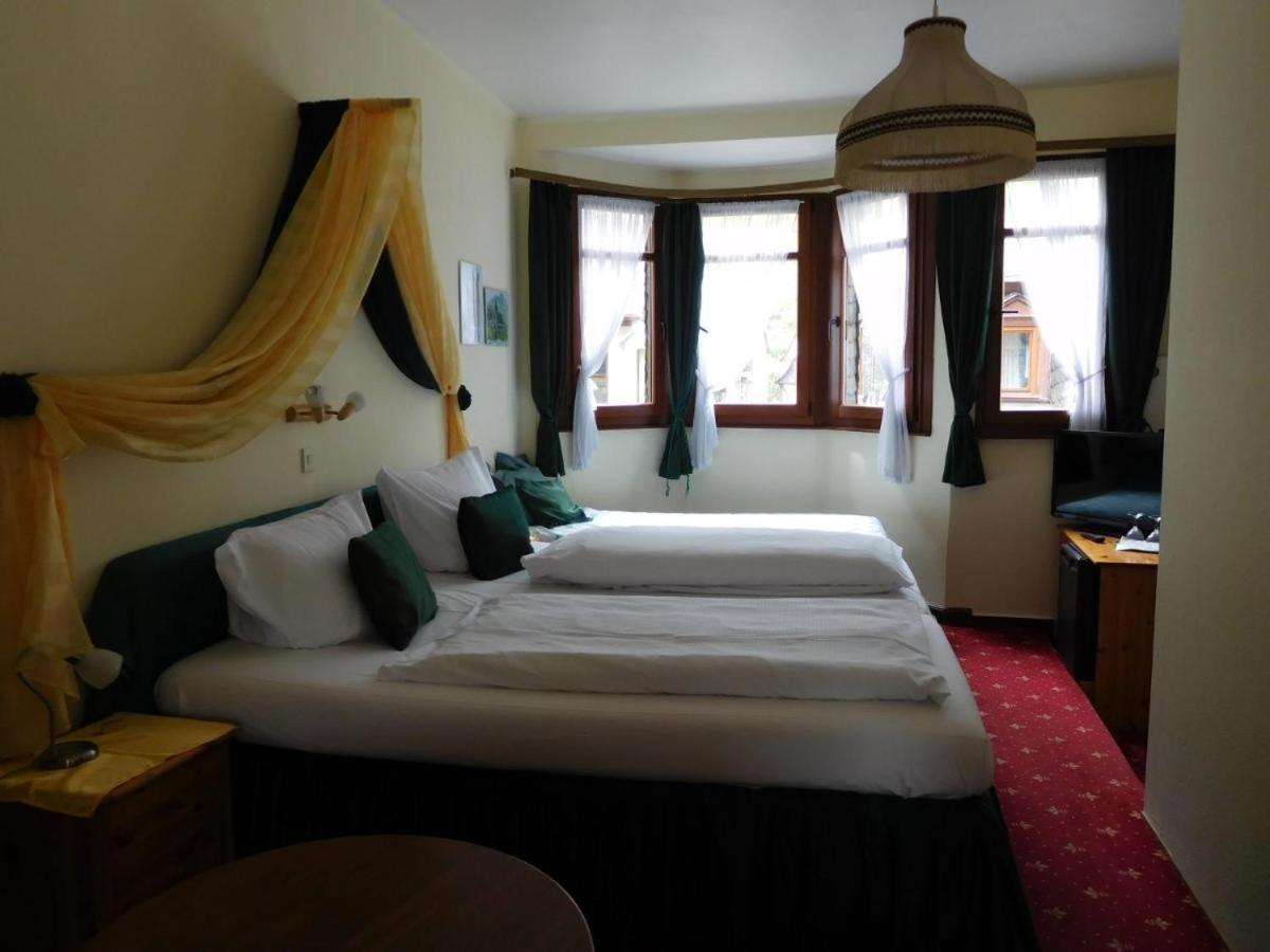 Kranenturm Hotel บาคาราค ภายนอก รูปภาพ